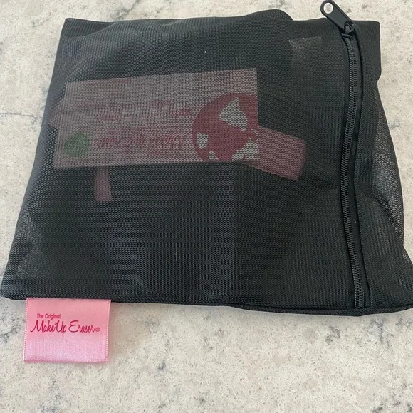 MakeUp Eraser The Original 5 New Makeup Erasers - Picture 2 of 7